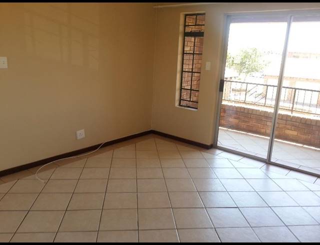 2 BEDROOM APARTMENT FOR SALE IN MOOIKLOOF RIDGE ESTATE